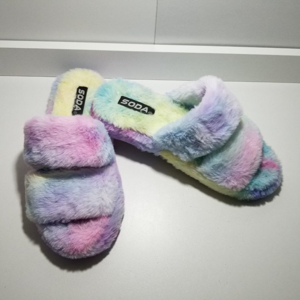 Soda Fox Fur Rainbow Slippers/Sandals Size 8 - Picture 2 of 5